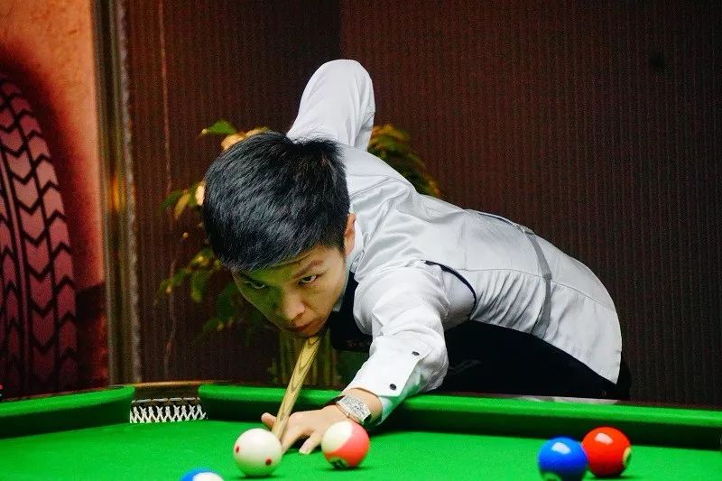 侧翼硬度与 侧翼硬度与